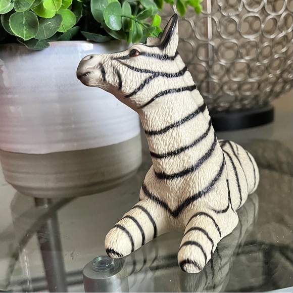 House of Global Art Vintage Zebra Figurine - Picture 3 of 9